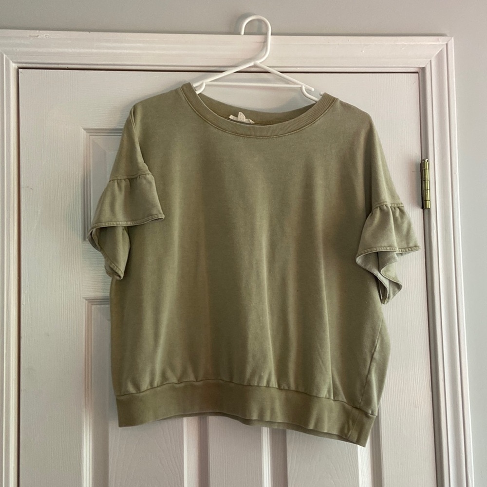 Ruffle t shirt size L